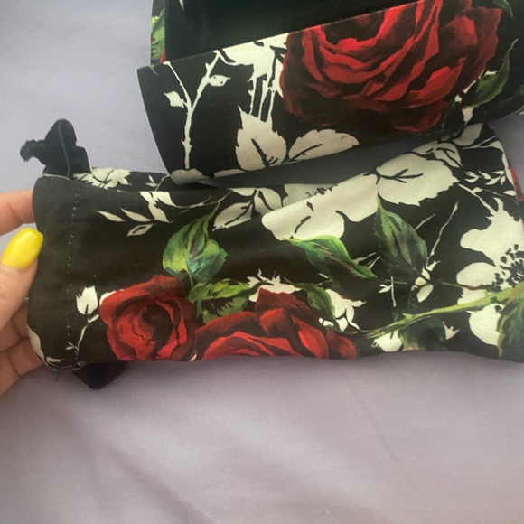 Flower print dolce gabbana sunglasses case with pouch - Picture 4 of 5
